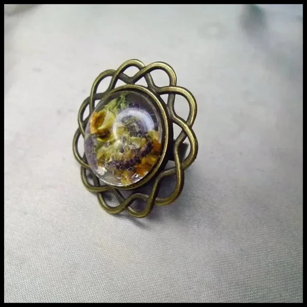 Statement Ring with Dried Flowers, Fun Cottagecore Style One of a Kind OOAK - Picture 6 of 10